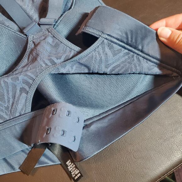 Victoria's Secret ON POINT Blue Mesh Lace High Neck Sports Bra 34B Molded Cups - Picture 13 of 15